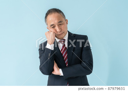 Businessman thinking senior front 87979631