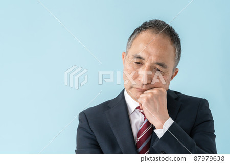 Businessman thinking senior front 87979638