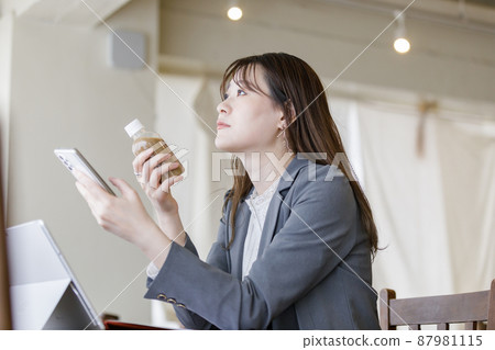 A woman relaxing during a break 87981115