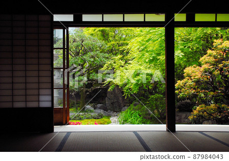 Former residence of Arisugawanomiya, overlooking the garden from the room, Kamigyo-ku, Kyoto Former residence of Arisugawanomiya, overlooking the garden from the room, Kamigyo-ku, Kyoto 87984043