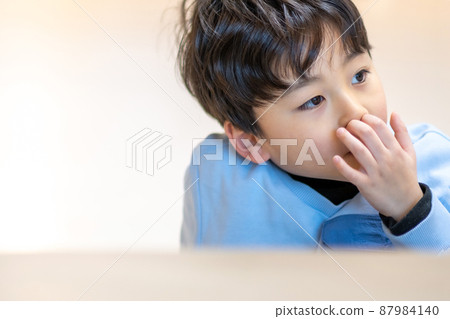 養育孩子生活方式表達姿勢 養育孩子生活方式表達姿勢 87984140