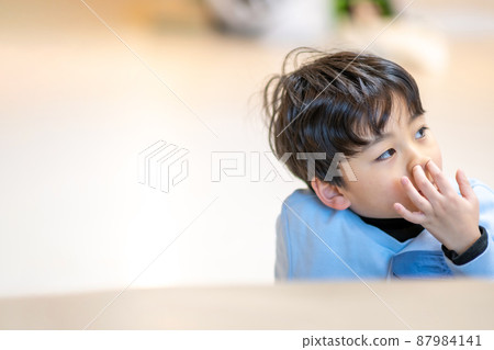 養育孩子生活方式表達姿勢 87984141