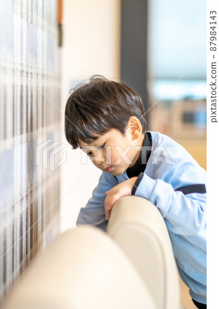 養育孩子生活方式表達姿勢 養育孩子生活方式表達姿勢 87984143