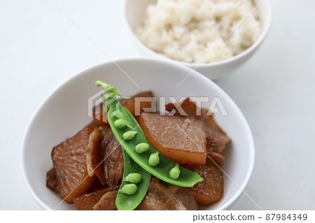 蠔油五花肉配蘿蔔和米飯 蠔油五花肉配蘿蔔和米飯 87984349