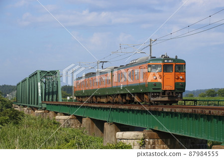 Echigo Line 115 series (Shonan color) near the end 87984555