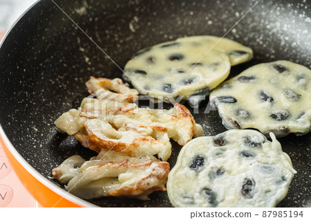 Fried grilled beans and chikuwa 87985194