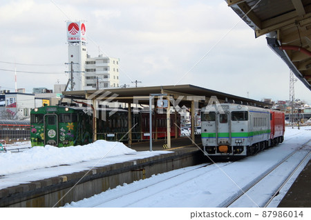Winter Hanasaki Line Kiha 54 + Kiha 40 (Kushiro Station) Winter Hanasaki Line Kiha 54 + Kiha 40 (Kushiro Station) 87986014