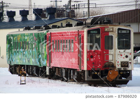 Winter Hanasaki Line Kiha 54 + Kiha 40 (Kushiro Station) Winter Hanasaki Line Kiha 54 + Kiha 40 (Kushiro Station) 87986020