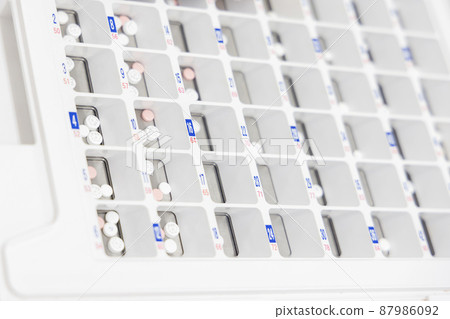 Dispensing pharmacy packaging machine 87986092