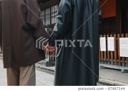 Portrait of a homosexual couple walking in Kyoto Portrait of a homosexual couple walking in Kyoto 87987144