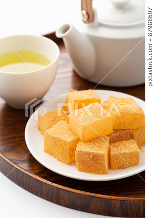 Warabi mochi and green tea Warabi mochi and green tea 87988607