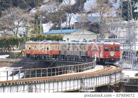 大糸線 謝謝 Kiha 52 Oito Line with head mark 解凍風景的材料 大糸線 謝謝 Kiha 52 Oito Line with head mark 解凍風景的材料 87989072