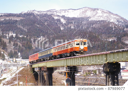 大糸線 謝謝 Kiha 52 Oito Line with head mark 解凍風景的材料 大糸線 謝謝 Kiha 52 Oito Line with head mark 解凍風景的材料 87989077