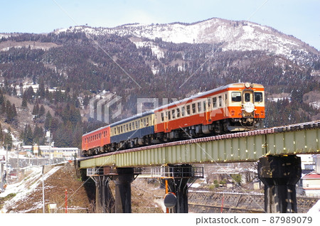 大糸線 謝謝 Kiha 52 Oito Line with head mark 解凍風景的材料 大糸線 謝謝 Kiha 52 Oito Line with head mark 解凍風景的材料 87989079
