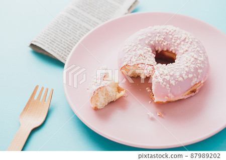 Image material of pink donut sweets Image material of pink donut sweets 87989202