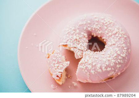 Image material of pink donut sweets Image material of pink donut sweets 87989204