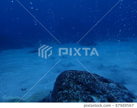 Shikinejima, an underwater hot spring that springs from the seabed Shikinejima, an underwater hot spring that springs from the seabed 87989567