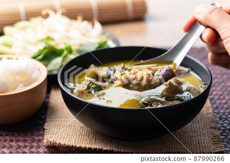 Thai food, Green curry chicken in bowl eating by spoon 87990266