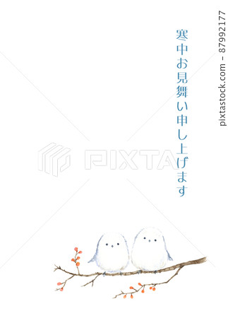 寒冷中的明信片模板，Shimaenaga 棲息在 Ilex serrata，白色背景，水彩插圖 87992177