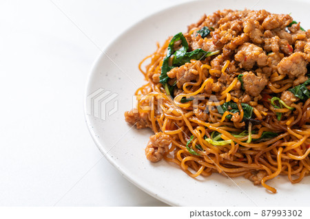 stir-fried instant noodles with Thai basil and minced pork stir-fried instant noodles with Thai basil and minced pork 87993302