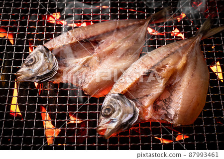 Bake the opening of horse mackerel Bake the opening of horse mackerel 87993461
