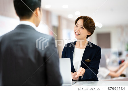 接待處的女人 87994384