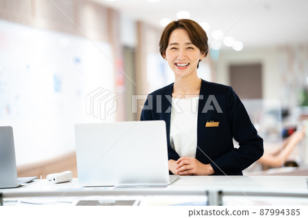 Woman at reception 87994385