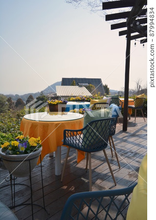 Wood terrace lunch 87994834