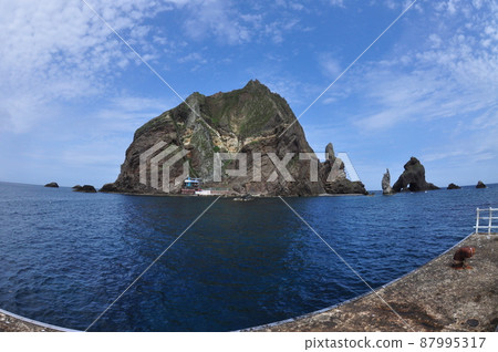 Dokdo Dongdo A panoramic view of Seodo from the dock Dokdo Dongdo A panoramic view of Seodo from the dock 87995317