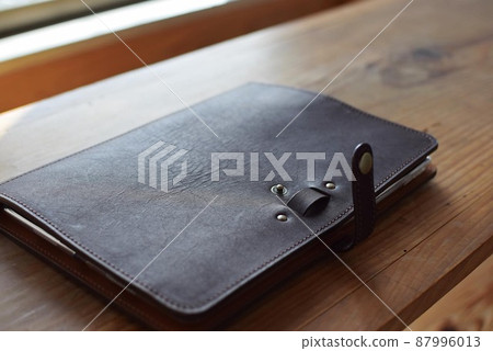 Leather case Leather case 87996013