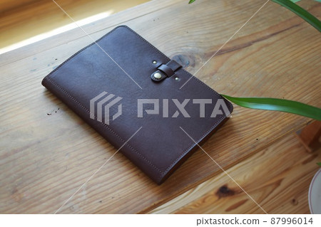 Leather case Leather case 87996014
