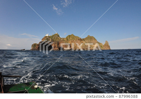 View of Dokdo from the sea 87996388