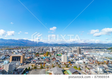 福島縣福島市 - 從JR福島站附近看到的福島市街景(從JR福島站附近往西看) 福島縣福島市 - 從JR福島站附近看到的福島市街景(從JR福島站附近往西看) 87998934