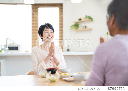 Senior couple eating Senior couple eating 87999731