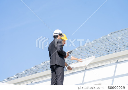 Architect and foreman meeting at construction site,Architect inspects the construction site. Architect and foreman meeting at construction site,Architect inspects the construction site. 88000029