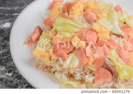 Grilled salmon and spring cabbage 88001276