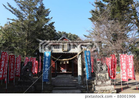 Tsukiguma Shrine 88001906