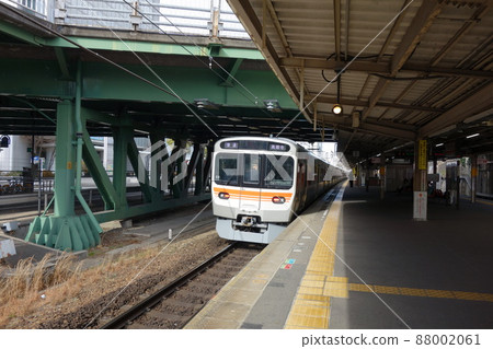 Nagoya Chuo Line Chikusa Station New trains depart 88002061