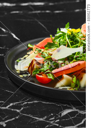 Salad with prosciutto and vegetables 88002773