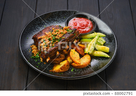 Grilled pork ribs with potato wedges and cucumber 88002791