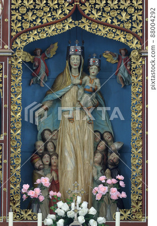 Blessed Virgin Mary with baby Jesus 88004292