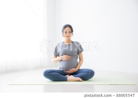 Maternity yoga image pregnant women 88005547