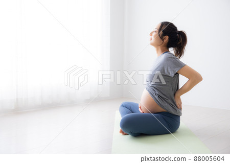 Maternity yoga image pregnant women 88005604