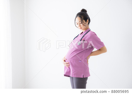 Pregnant woman working maternity leave 88005695