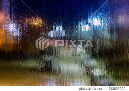 an abstract background night street lights bokeh through wet glass, close-up with selective focus an abstract background night street lights bokeh through wet glass, close-up with selective focus 88006211