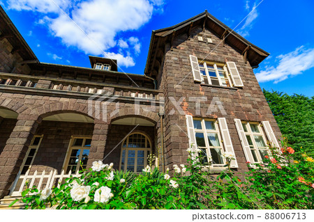 Kyu-Furukawa Garden in Kita-ku, Tokyo, where roses are in full bloom 88006713