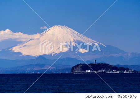 Sagami Bay and Mt. Fuji seen from Zushi Beach Sagami Bay and Mt. Fuji seen from Zushi Beach 88007676