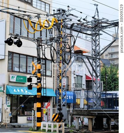 Seibu Railway Shimo-Ochiai Station and railroad crossing 88009329