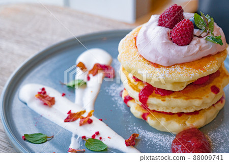 Fashionable pancakes that look great on Instagram 88009741