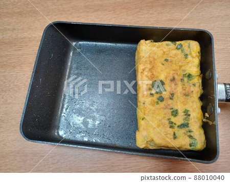 厚烤雞蛋配新鮮大蔥 88010040